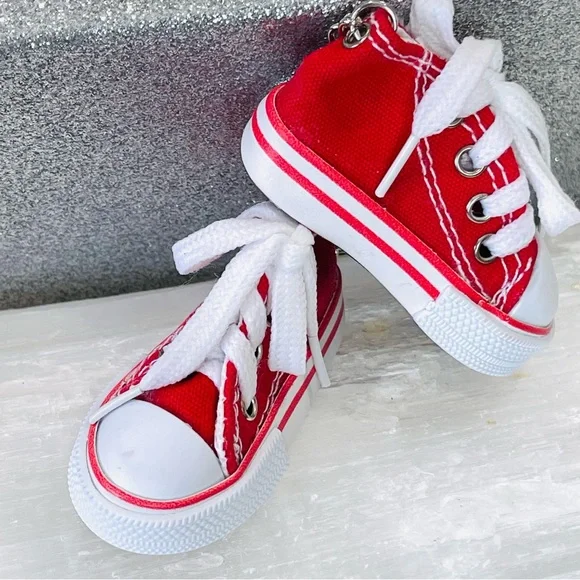 MINI SNEAKER KEYRINGS 2 RED his hers running shoes Athlete Trainers party favor - Picture 3 of 4